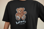 "Cuteness Overload" – T-shirt Oversize Cropped con Grafica Orsetto