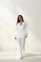 Tailleur "Aura Bianca" – Completo Wrap & Pantalone Palazzo.
