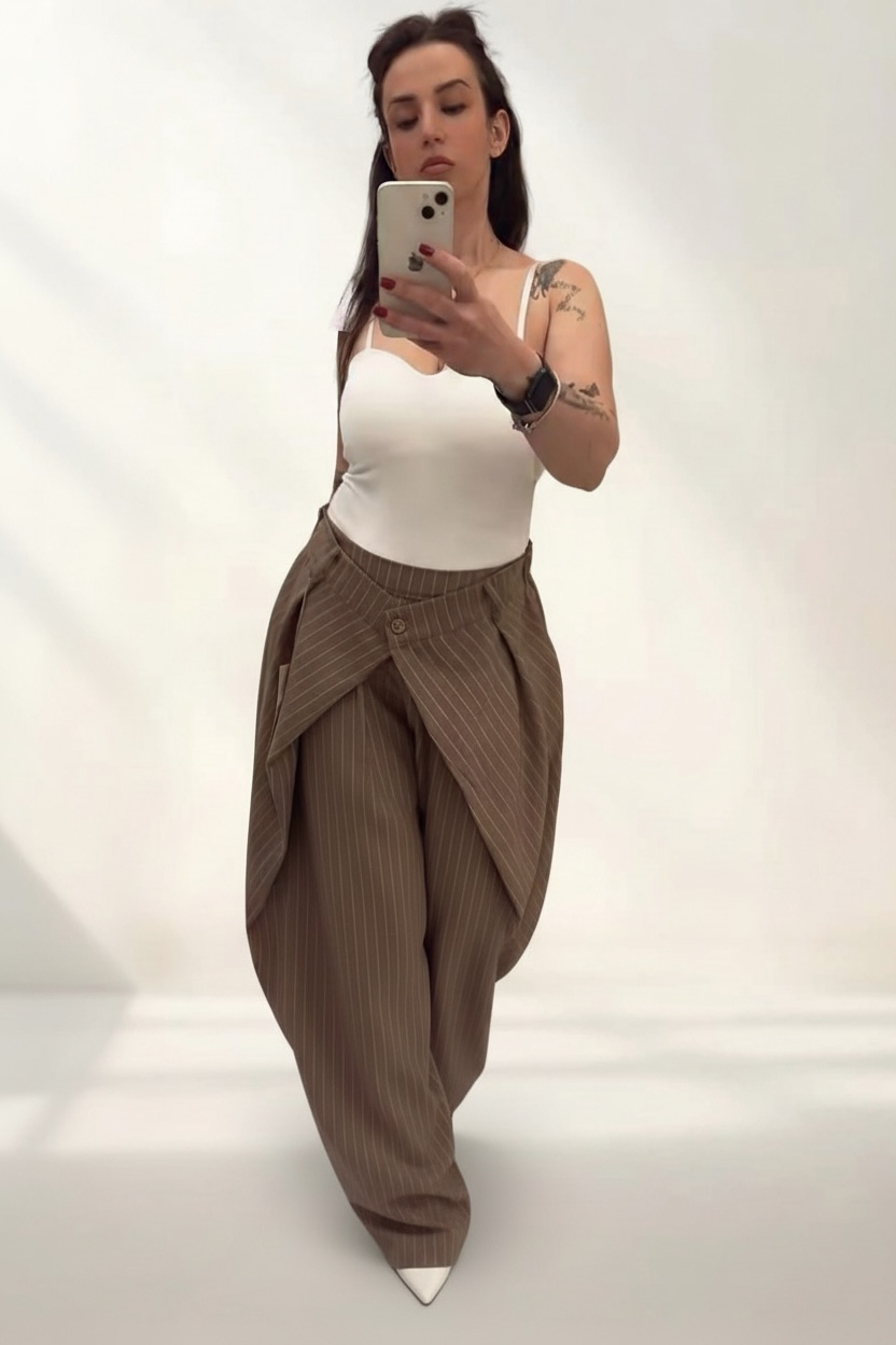 Pantalone Balloon Gessato con Chiusura a Portafoglio – Marrone Coffee