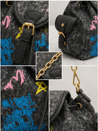 Borsa a tracolla in denim stile graffiti con catena dorata
