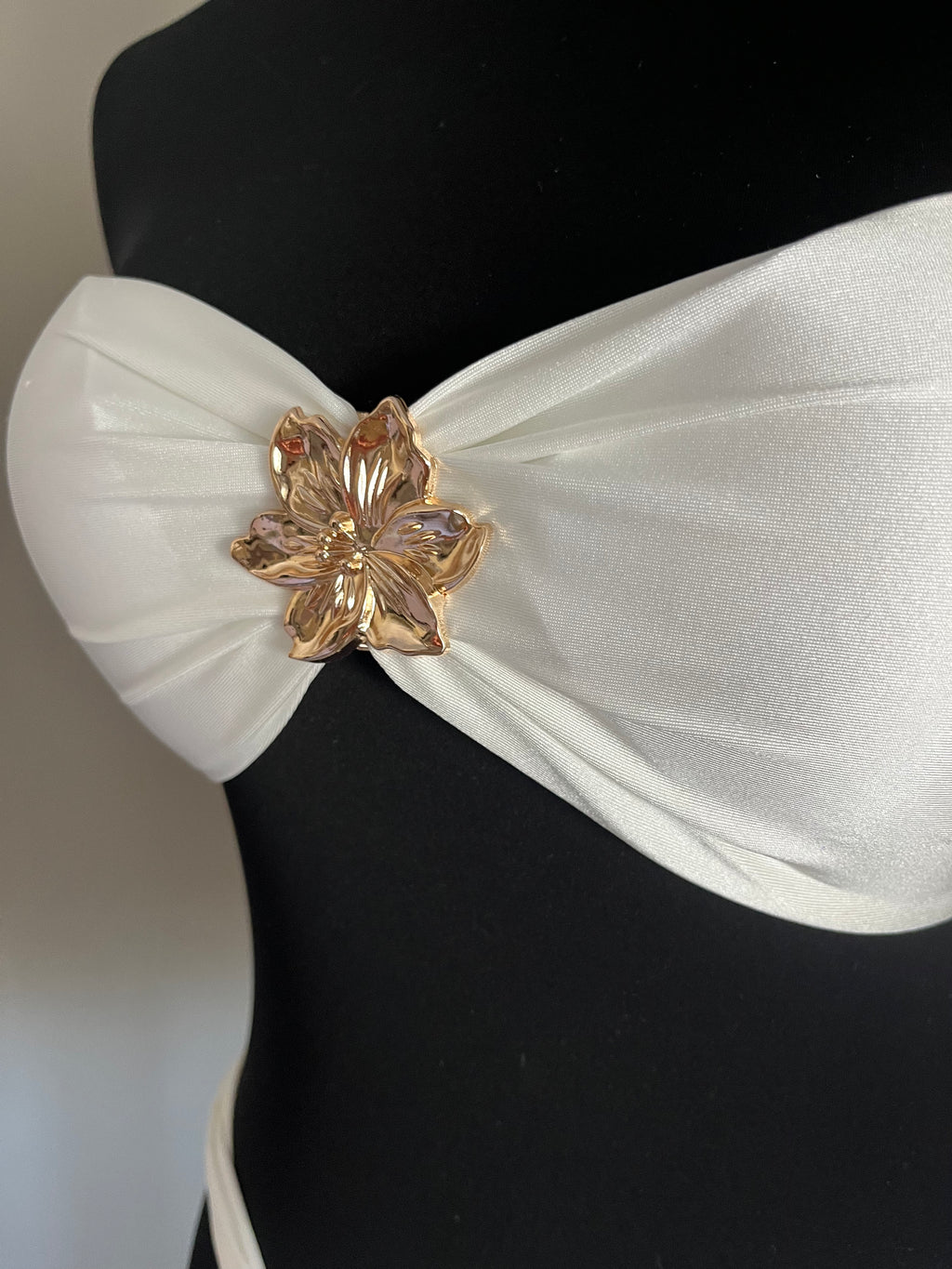 Set 3 Pezzi Costume Bikini Nanà  e Copricostume Bianco con Gioiello