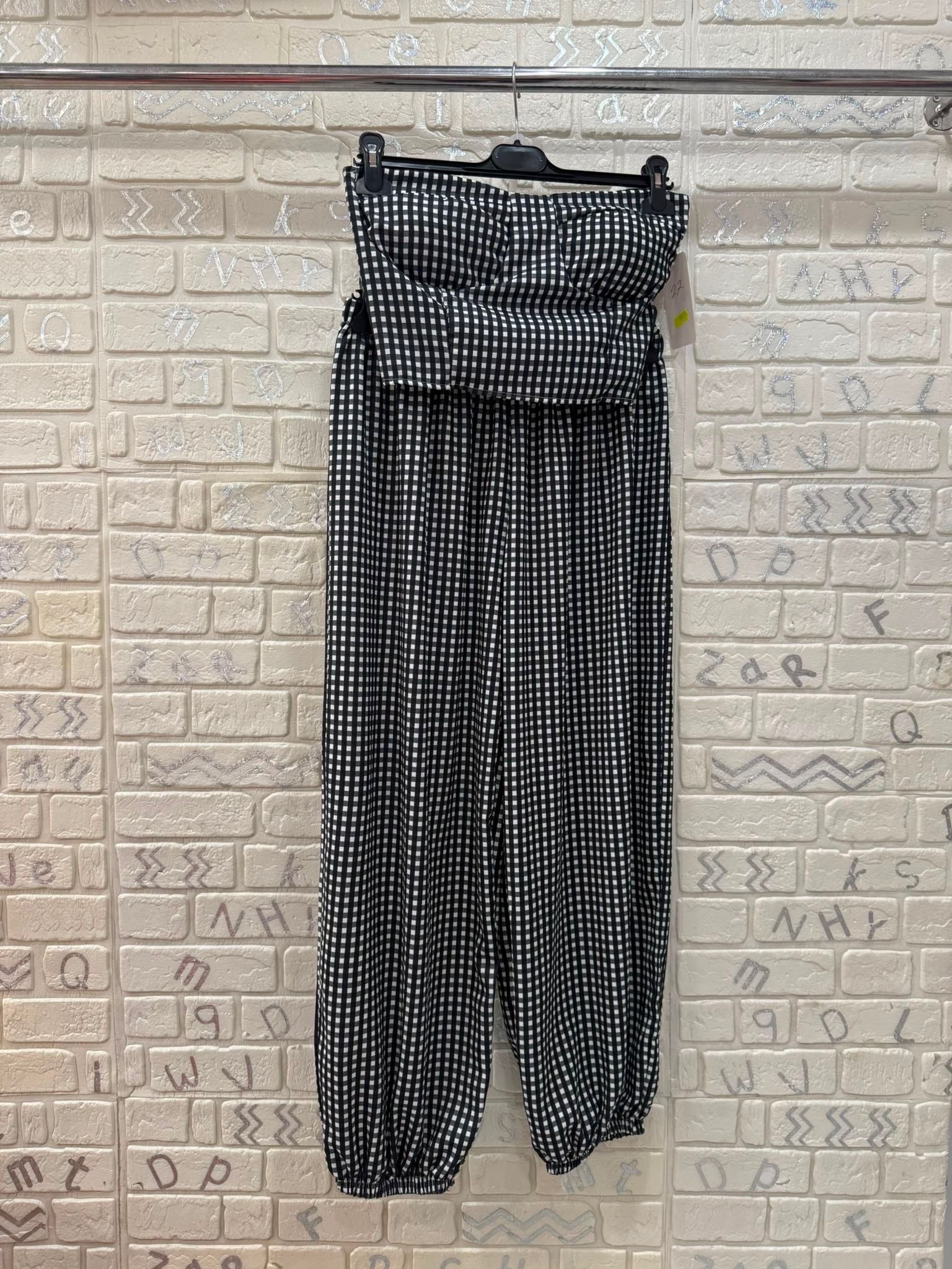 Coordinato a Quadretti con Top a Fascia e Pantaloni Harem