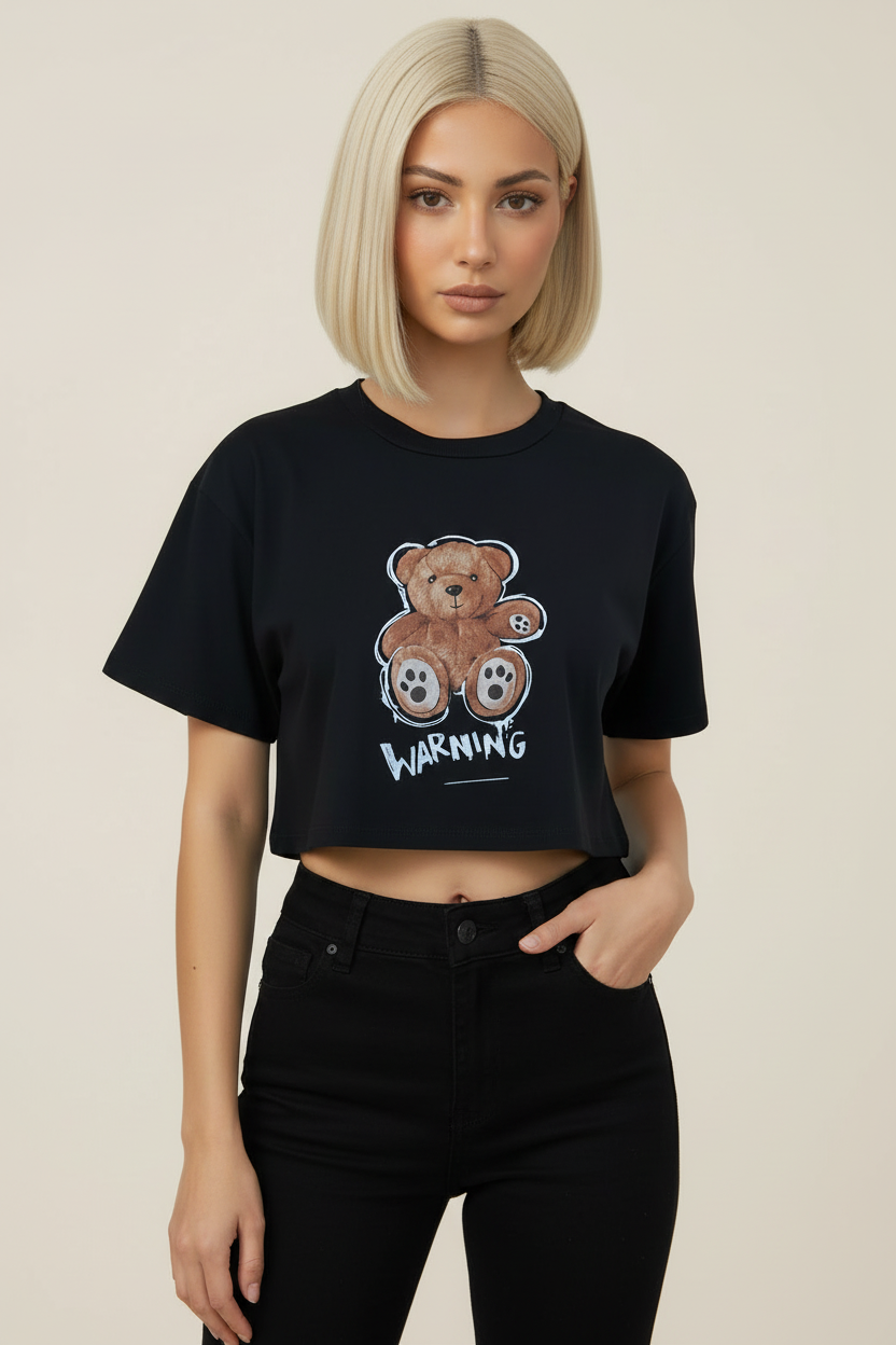 "Cuteness Overload" – T-shirt Oversize Cropped con Grafica Orsetto