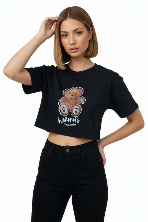 "Cuteness Overload" – T-shirt Oversize Cropped con Grafica Orsetto