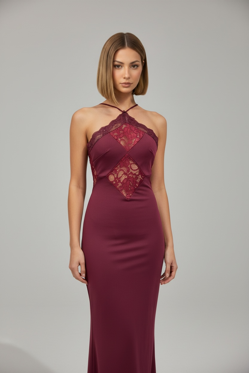 Abito Maxi Halterneck con Inserti in Pizzo Geometrico.