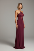 Abito Maxi Halterneck con Inserti in Pizzo Geometrico.