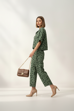 Set Coordinato "Liza" – Completo Crop Shirt e Pantaloni Wide Leg a Pois Verde Oliva